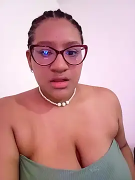 gigiblue89 online show from March 19, 8:18 am