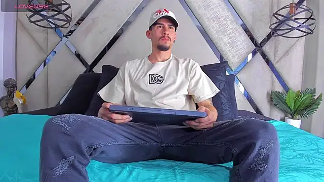 SharonTygaX online show from April 5, 9:23 pm