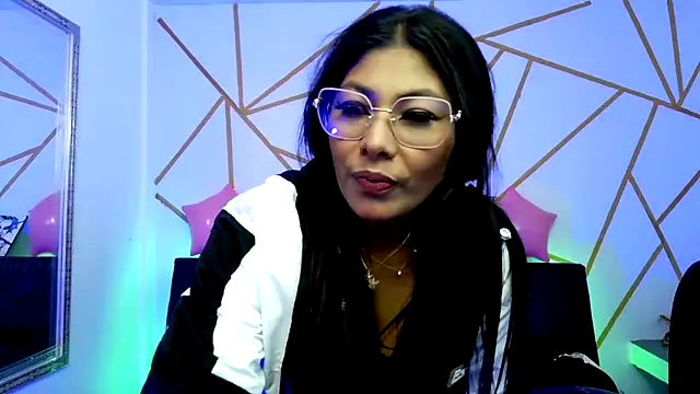 yvanna  smith online show from February 19, 4:19 am