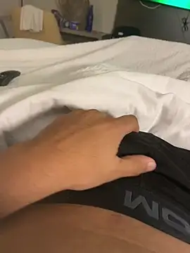 Snapshot of charles23xavier25 chatting on February 27, 12:10 am charles23xavier25 online show from February 27, 12:10 am