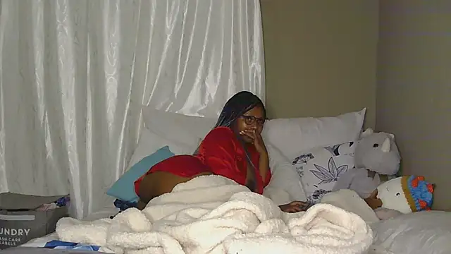 Snapshot of EBONYDEEVA68 chatting on February 27, 1:27 am EBONYDEEVA68 online show from February 27, 1:27 am