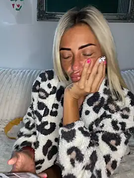 ScarlettGold  online show from May 30, 5:26 am