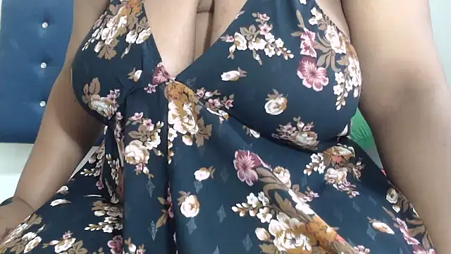 CurvyAssXX21 online show from June 2, 7:32 am