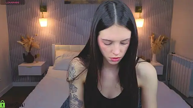 Snapshot of elise_robbie chatting on April 23, 1:07 am elise robbie online show from April 23, 1:07 am