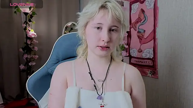 May leaf online show from March 4, 1:44 am