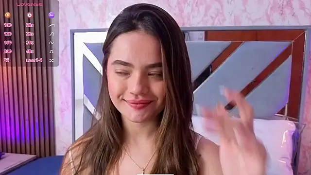 LittleeSara18 online show from April 12, 11:15 am