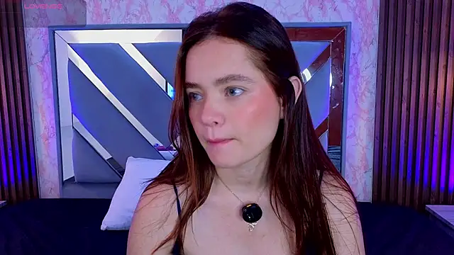 LittleeSara18 online show from June 2, 11:23 am