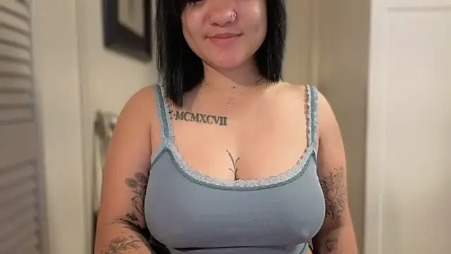 Snapshot of yourvibedealer chatting on May 7, 8:20 am yourvibedealer online show from May 7, 8:20 am
