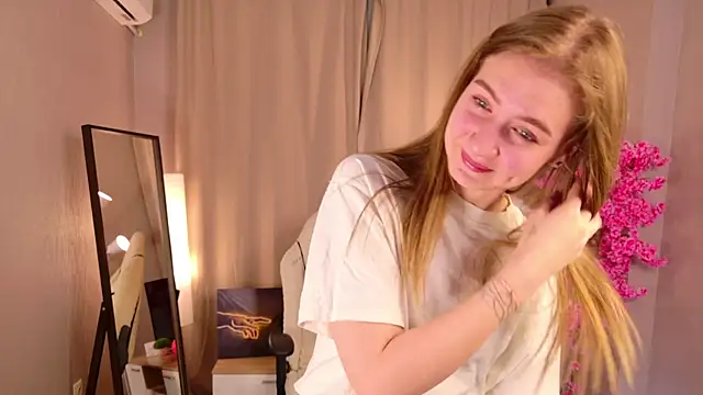 PinkClou9 online show from April 16, 10:12 pm