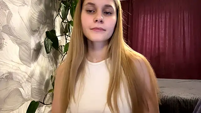 Snapshot of Nikamina chatting on February 25, 12:04 pm Nikamina online show from February 25, 12:04 pm