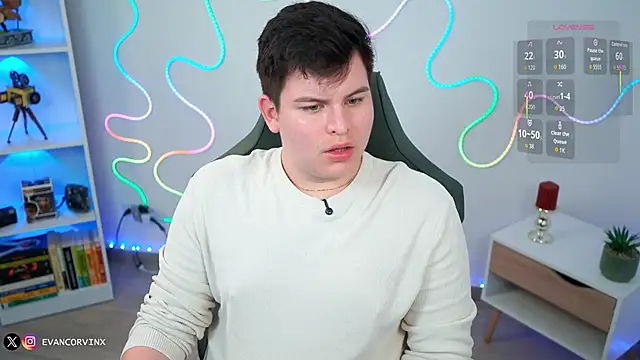 Snapshot of EvanCorvinx chatting on March 2, 9:54 pm EvanCorvinx online show from March 2, 9:54 pm