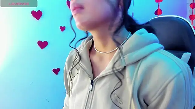 Snapshot of angell_cooper8 chatting on February 19, 6:37 pm angell cooper8 online show from February 19, 6:37 pm