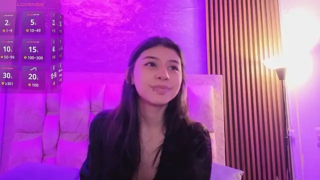 chloe bluee  online show from March 19, 11:25 am