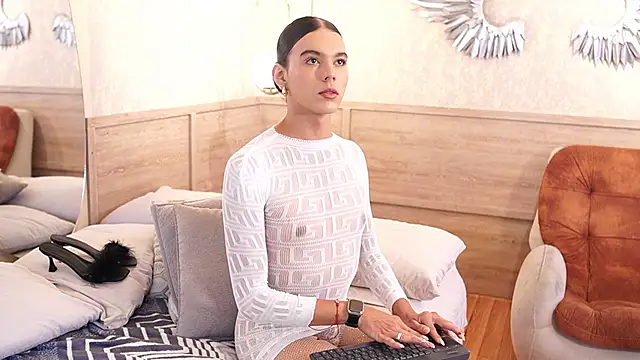 Snapshot of Luxa_Velvet chatting on April 25, 1:03 pm Luxa Velvet online show from April 25, 1:03 pm