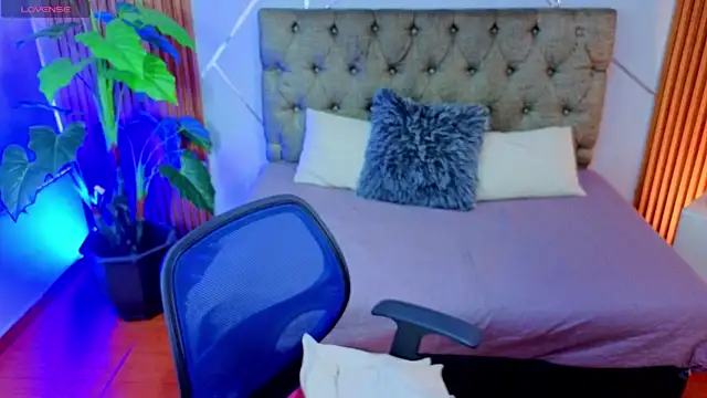 Snapshot of SophyAdams chatting on February 23, 6:05 pm SophyAdams online show from February 23, 6:05 pm