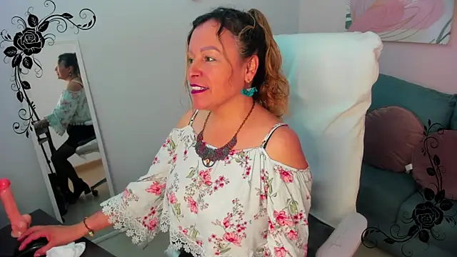 Snapshot of Ivonne_4 chatting on March 2, 12:23 pm Ivonne 4 online show from March 2, 12:23 pm