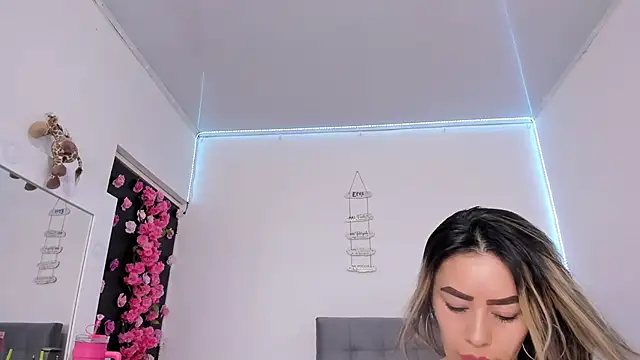 Ariana-Cobos online show from March 19, 9:52 pm