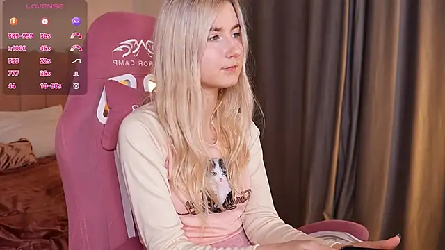 Snapshot of Aiko_Takana chatting on February 19, 4:58 pm Aiko Takana online show from February 19, 4:58 pm