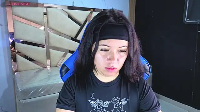 Kylia a online show from April 16, 1:12 pm