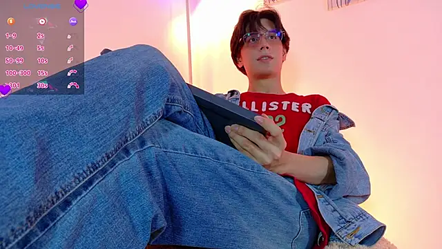 lui x dust online show from March 23, 2:15 am