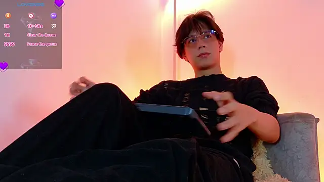 lui x dust online show from March 29, 3:17 am