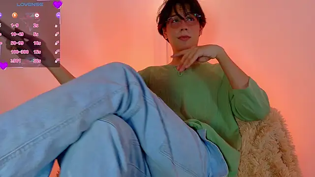 lui x dust online show from April 2, 3:26 am