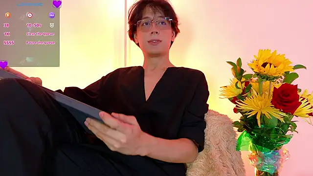 lui x dust online show from April 3, 4:21 am