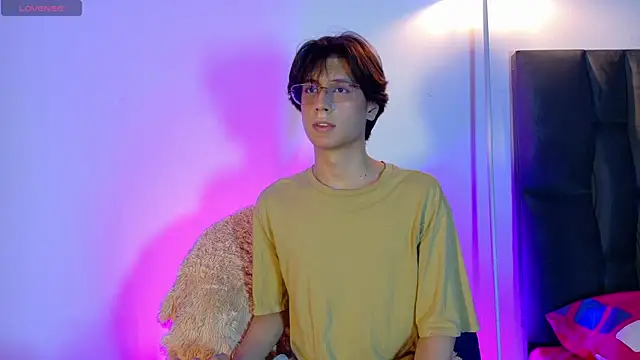 lui x dust online show from April 13, 3:34 am