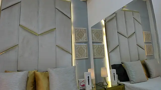 Snapshot of KarinaaCoxx chatting on April 19, 12:37 pm KarinaaCoxx online show from April 19, 12:37 pm