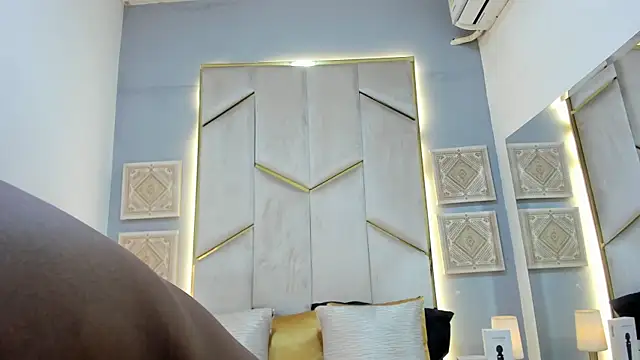 Snapshot of KarinaaCoxx chatting on April 20, 12:30 pm KarinaaCoxx online show from April 20, 12:30 pm