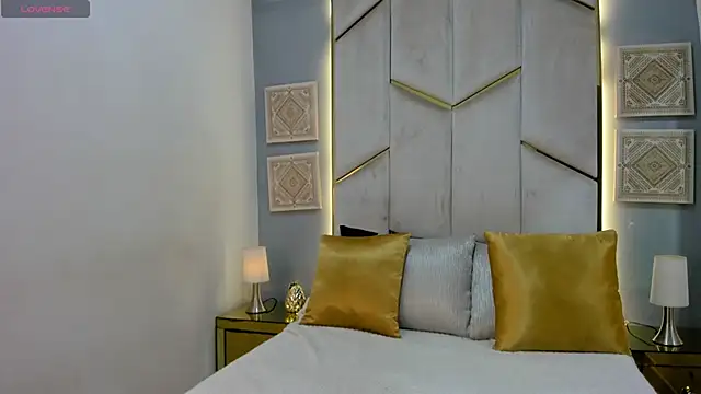 Snapshot of KarinaaCoxx chatting on May 10, 12:32 pm KarinaaCoxx online show from May 10, 12:32 pm