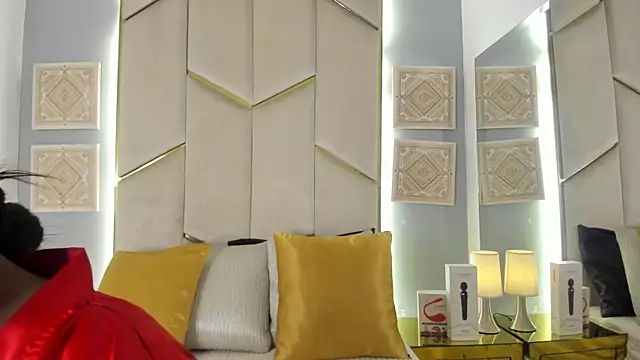 Snapshot of KarinaaCoxx chatting on May 14, 1:07 pm KarinaaCoxx online show from May 14, 1:07 pm