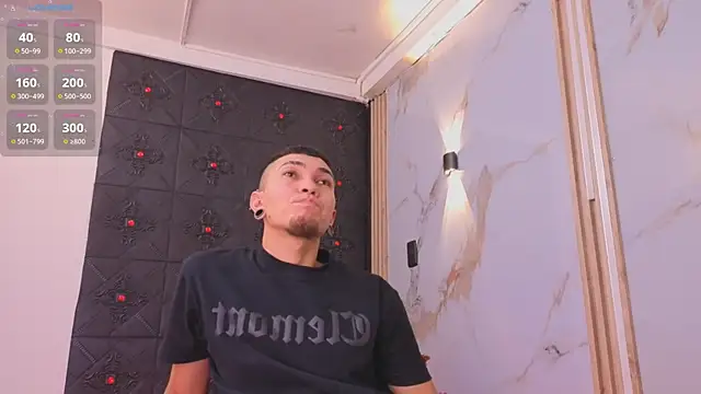 Logan and Reachel online show from April 1, 7:22 pm