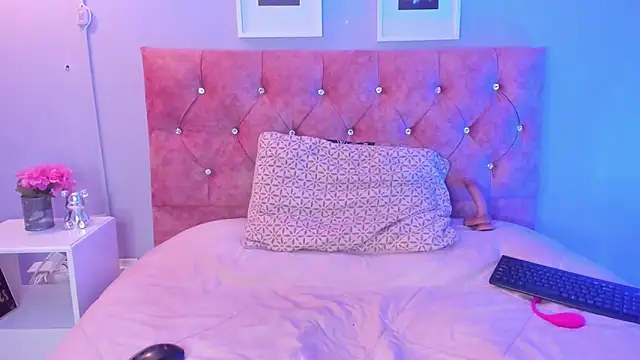 lilirousee online show from April 17, 7:06 pm