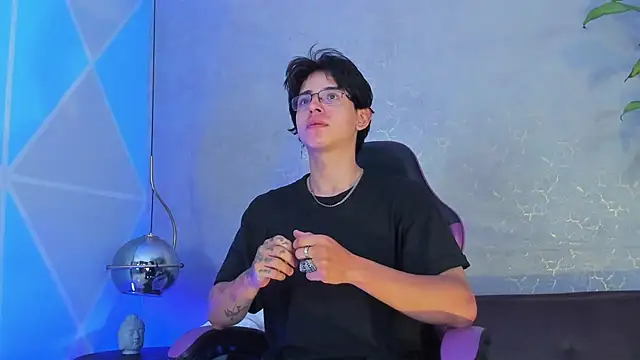 Snapshot of Angel_scott2 chatting on February 19, 12:01 pm Angel scott2 online show from February 19, 12:01 pm