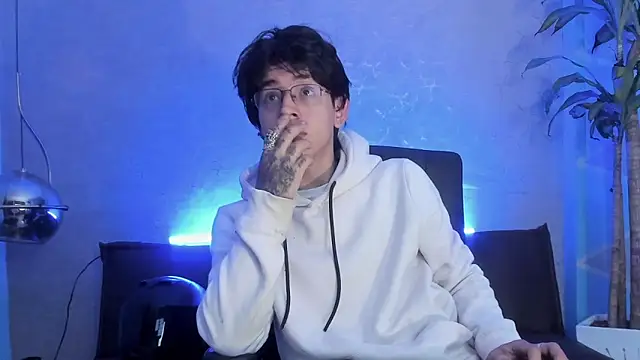 Snapshot of Angel_scott2 chatting on February 27, 11:21 am Angel scott2 online show from February 27, 11:21 am