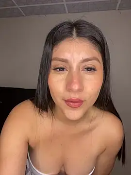 Snapshot of latinasoftie chatting on July 18, 3:54 am latinasoftie online show from July 18, 3:54 am