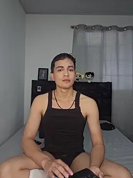 Snapshot of NewYoungHot chatting on February 24, 8:40 pm NewYoungHot online show from February 24, 8:40 pm