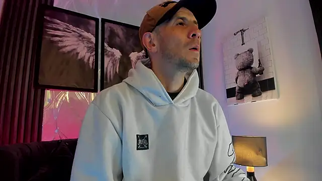 Milanwhite  online show from February 25, 11:31 am