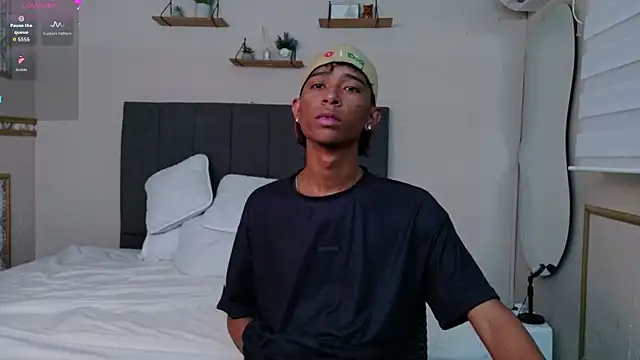 Snapshot of Little_Twink19x chatting on February 27, 11:54 am Little Twink19x online show from February 27, 11:54 am