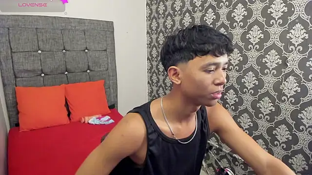 Little Twink19x online show from June 18, 7:40 pm