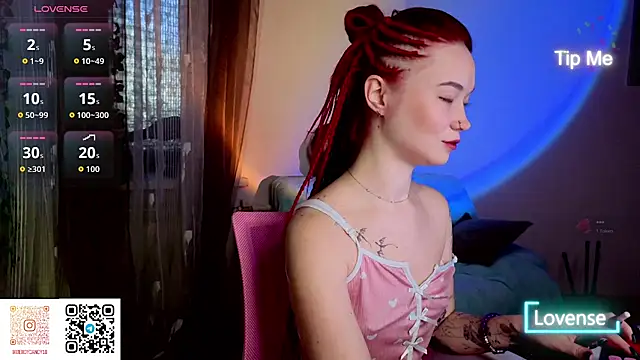 WendyCandy18 online show from April 14, 3:23 am