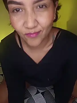 Snapshot of EmiliaVincenzo chatting on February 24, 1:20 pm EmiliaVincenzo online show from February 24, 1:20 pm