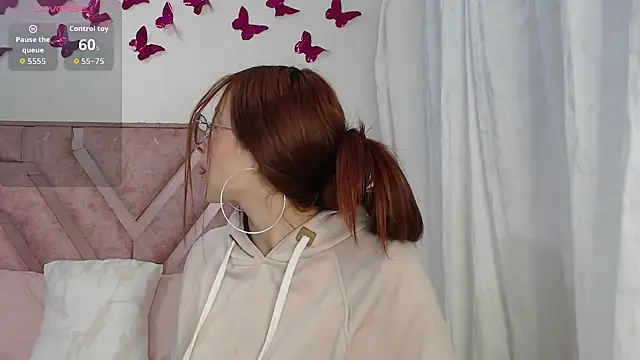 Roxy-Fox  online show from March 28, 3:06 am