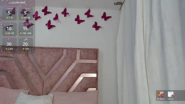 Roxy-Fox  online show from April 1, 2:34 am