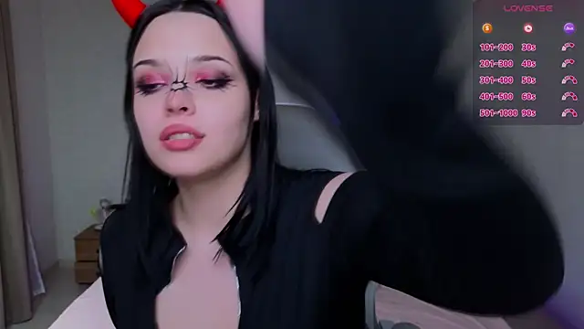 DorisLuxury online show from April 15, 8:53 pm