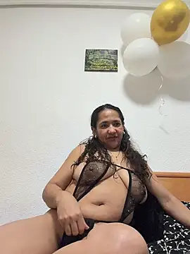 CrystalIvy online show from April 12, 6:35 pm