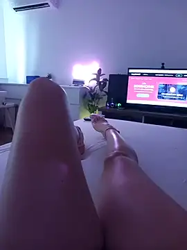 Snapshot of LauraDelightX chatting on June 23, 8:34 am LauraDelightX online show from June 23, 8:34 am