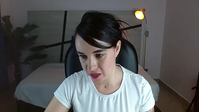 Snapshot of Anne_blake chatting on April 28, 12:10 pm Anne blake online show from April 28, 12:10 pm