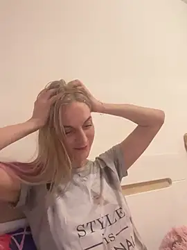 Snapshot of Faiiry_ chatting on February 19, 6:48 pm Faiiry online show from February 19, 6:48 pm